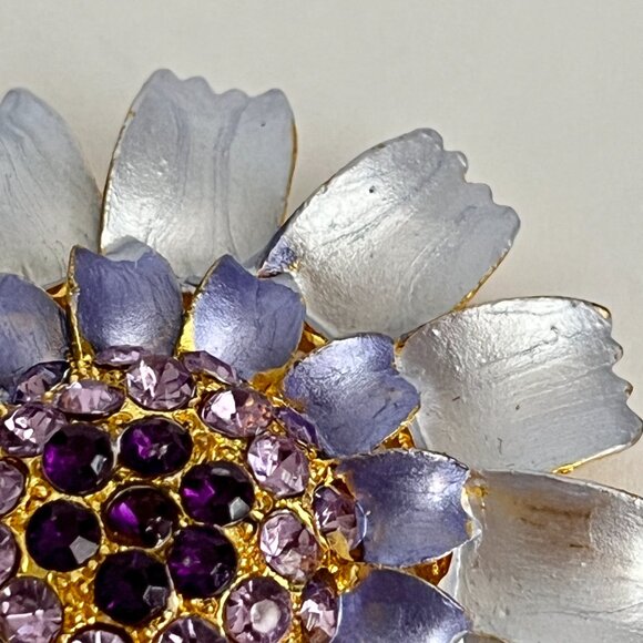 Vintage Flower Power Pin Brooch Lilac Purple Crystal Rhinestone Enamel Gold Tone - Picture 9 of 14